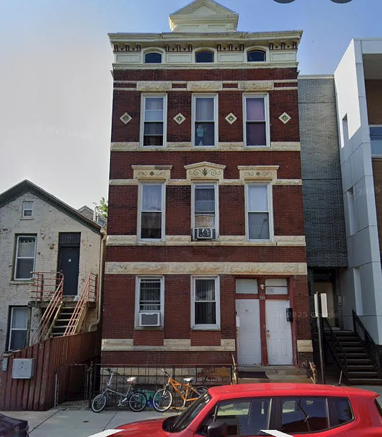 1 bed, $1,000 — Photo 1