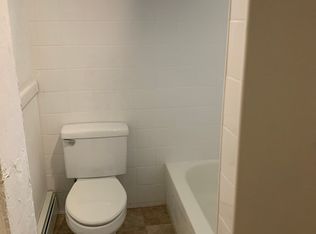 5 Southwick St FLOOR 2, Middleboro, MA 02346