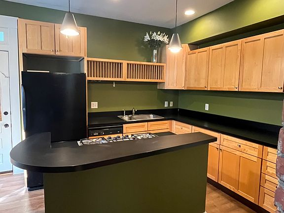 Lovely kitchen with plenty of storage and walk in pantry!