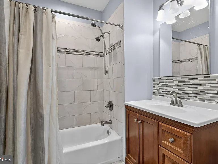 3408 Richmond St — Photo 22