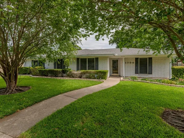 1700 N 30th St, Nederland, TX 77627