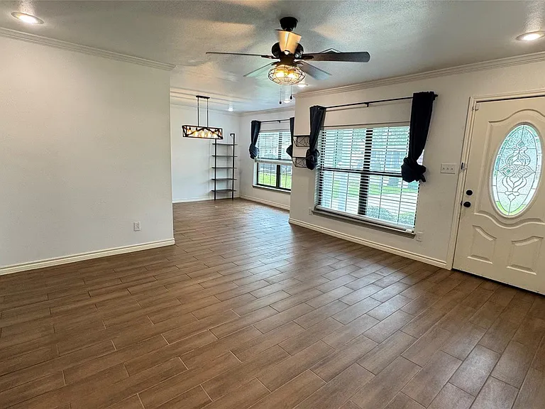221 Hyta St — Photo 18