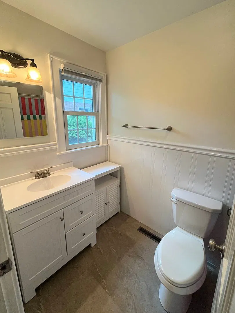 3-bedroom, 2 bath home close to downtown saint joseph — Photo 2