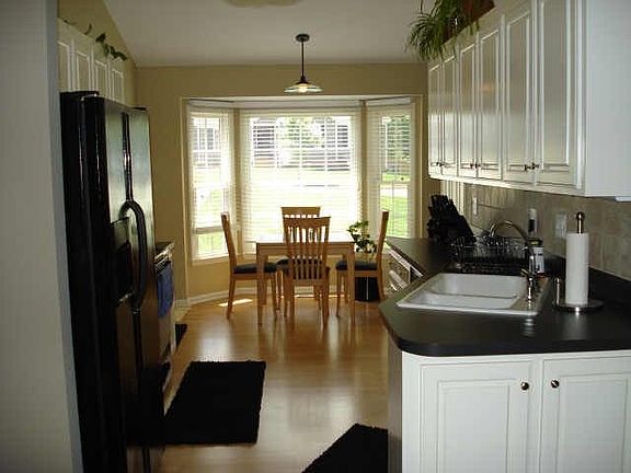 Modern kitchen with Pergo floors and upgraded fixtures