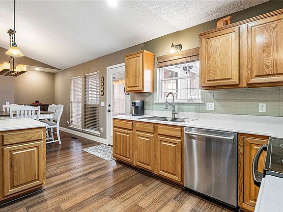2nd image of 99 Argyll Dr