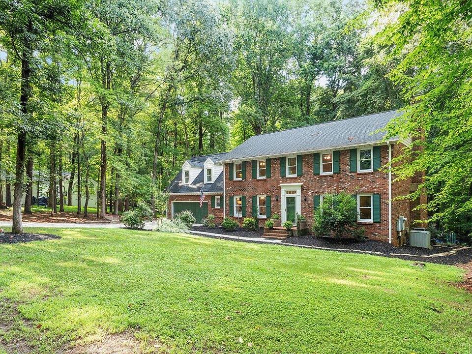 2nd image of 705 Bennington Dr