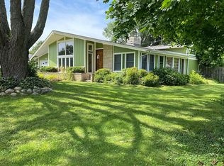 179 Nichols Dr, Sycamore, IL 60178