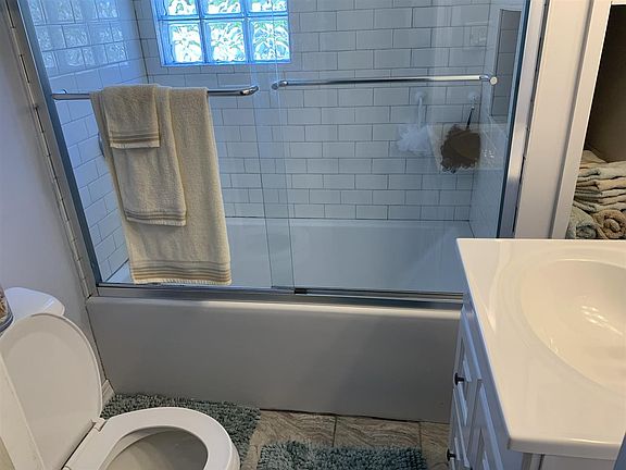 4th image of 907 Bradfield St