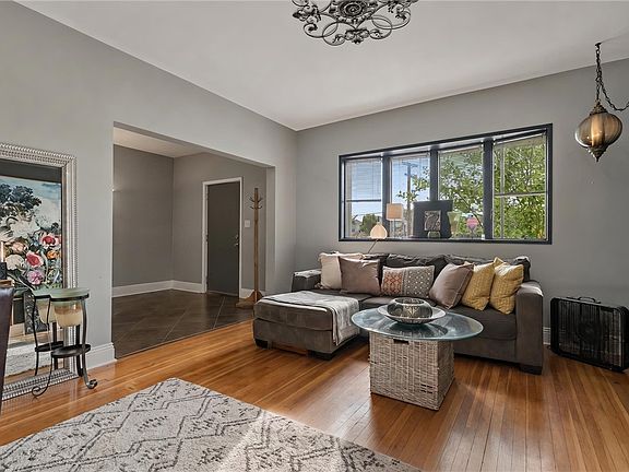 4th image of 519 Jackson Ave