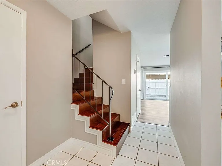 623 E Matchwood Pl — Photo 3