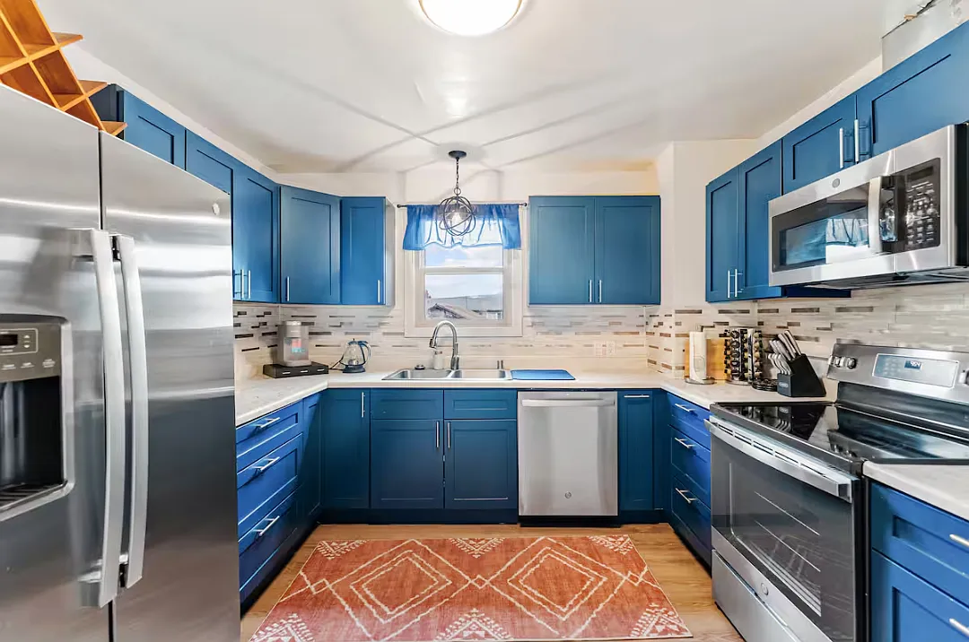 3 bed / 1 bath on the Boulevard! — Photo 3