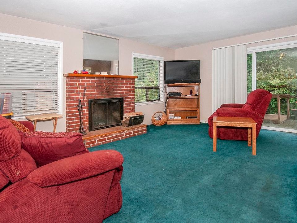 1st image of 2175 NE Reef Ave