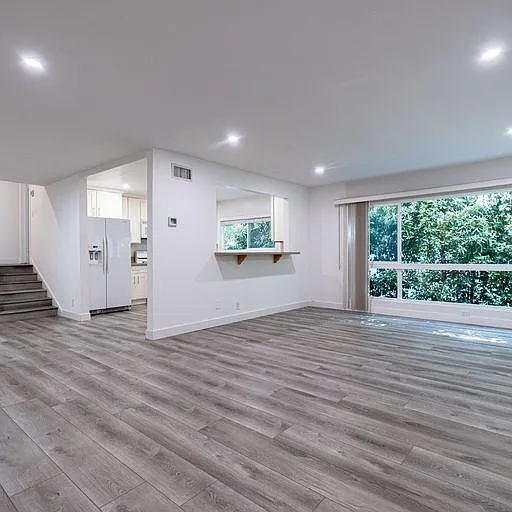 340 N Palm Dr #7 — Photo 7