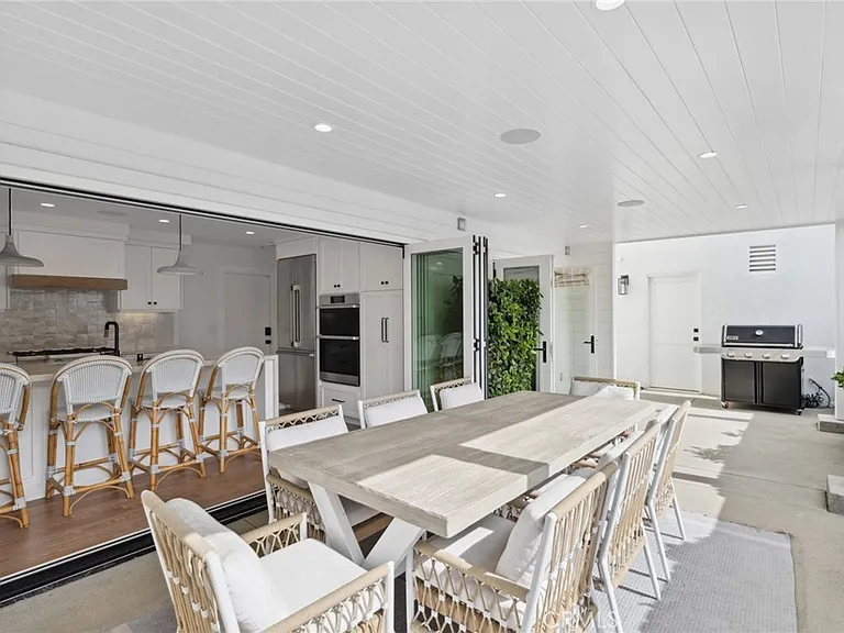 300 Coral Ave — Photo 11