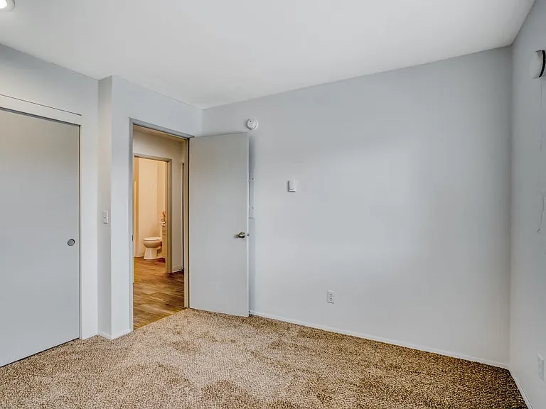 Woodspring Apt — Photo 17