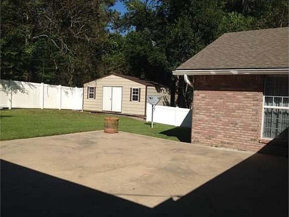 2nd image of 915 Louisiana Ave