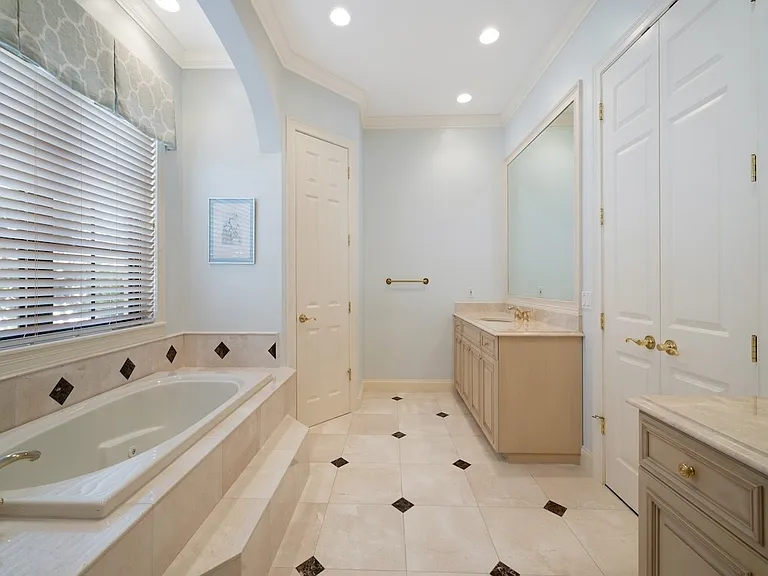 2644 Cardinal Dr — Photo 8