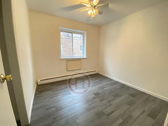 2nd image of 1055 Huntington Ave #2