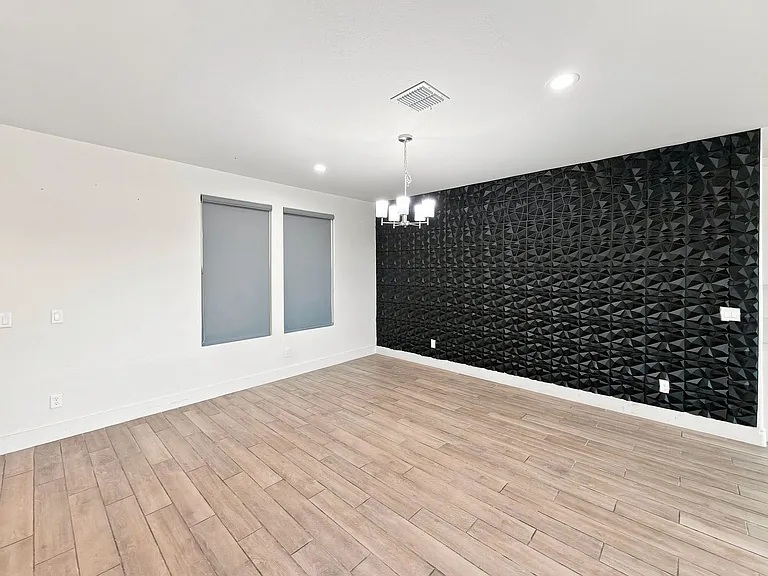 5543 N 107th Ln — Photo 26