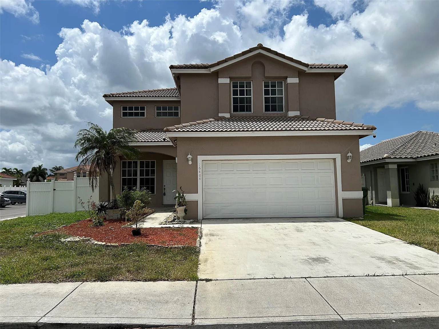 4 bed, 3.0 bath, 2165 sqft, $4,600 — Photo 1