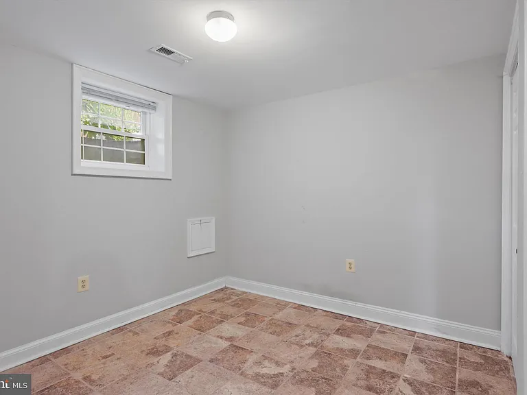 101 Roberts Ct — Photo 35
