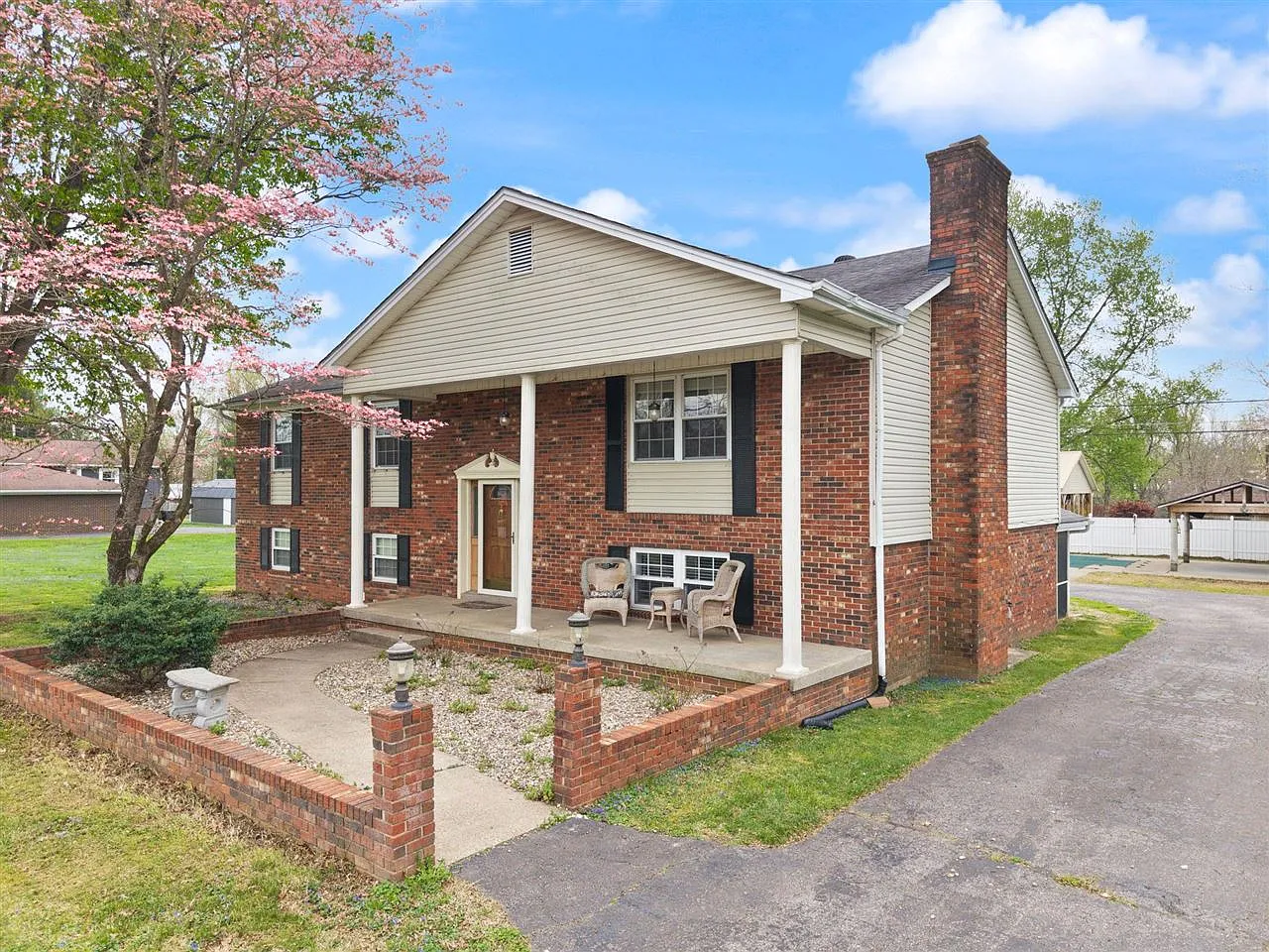 1524 Elmhurst Dr photo 1