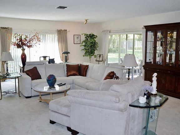 5th image of 1003 E Cypress Dr