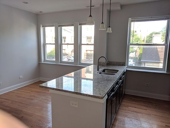 5th image of 3110 W Dickens Ave #1