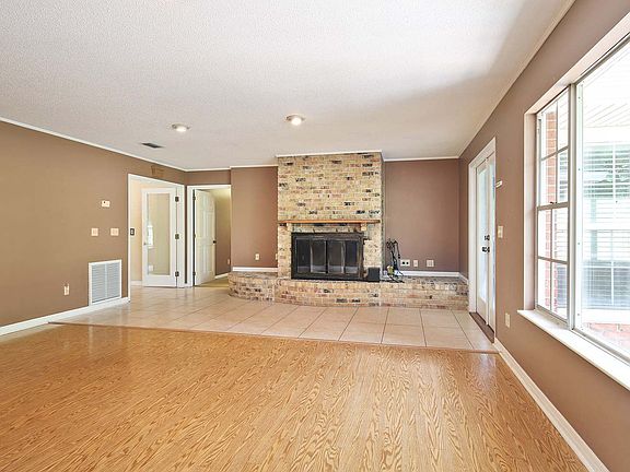 5th image of 891 NW Fairway Dr