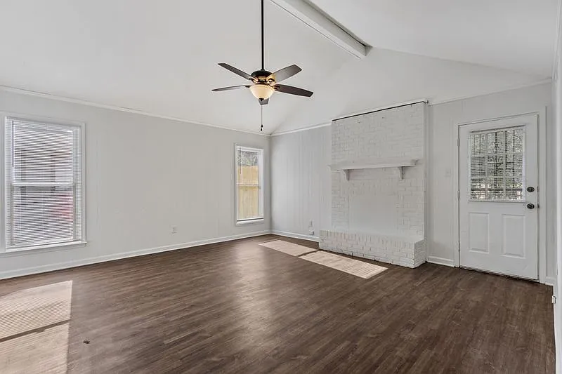 Stylish 3-Bedroom Home with Fenced Backyard & Modern Touches — Photo 3