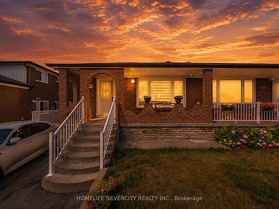 2nd image of 3669 Corliss Cres