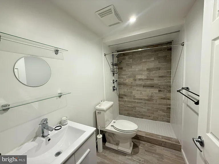 5375 Woodbridge Dr E — Photo 27