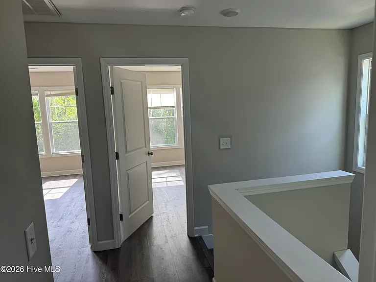 214 Jordan Ln — Photo 12