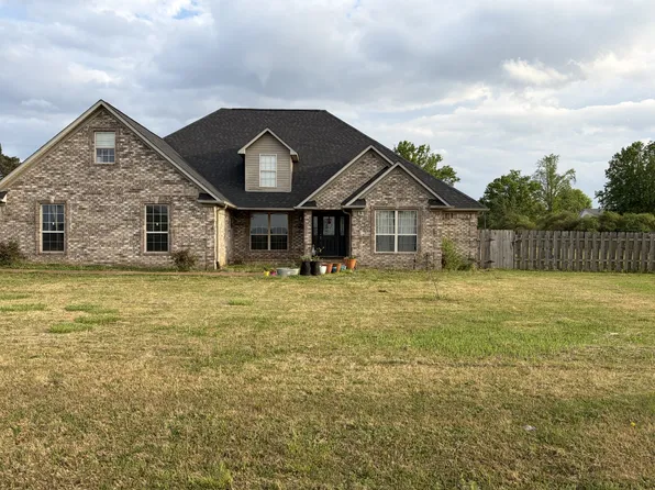 100 Mary Kate Ln, Henderson, TN 38340