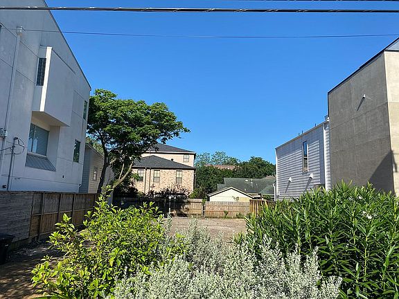 3rd image of 1810 Morse St