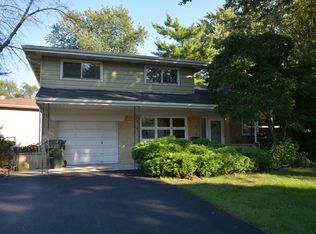 350 Elmwood Dr, Naperville, IL