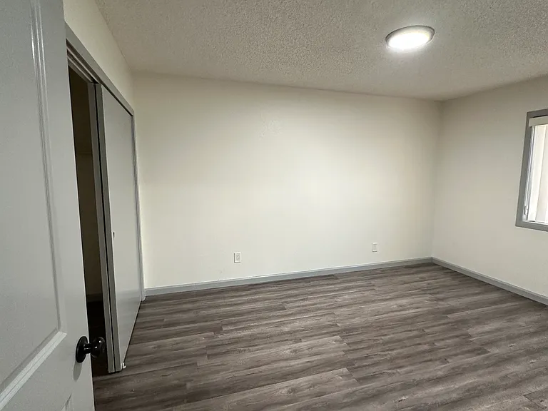 1033 Broad Ave #308 — Photo 14