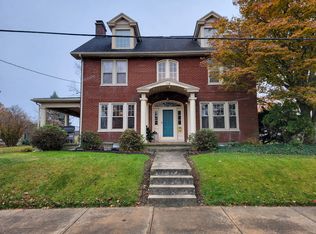 138 W Broad St, New Holland, PA 17557