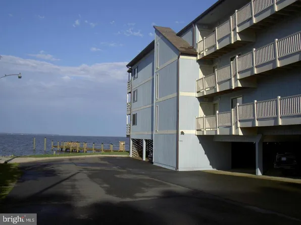 715 Washington Ave APT 13, Colonial Beach, VA 22443