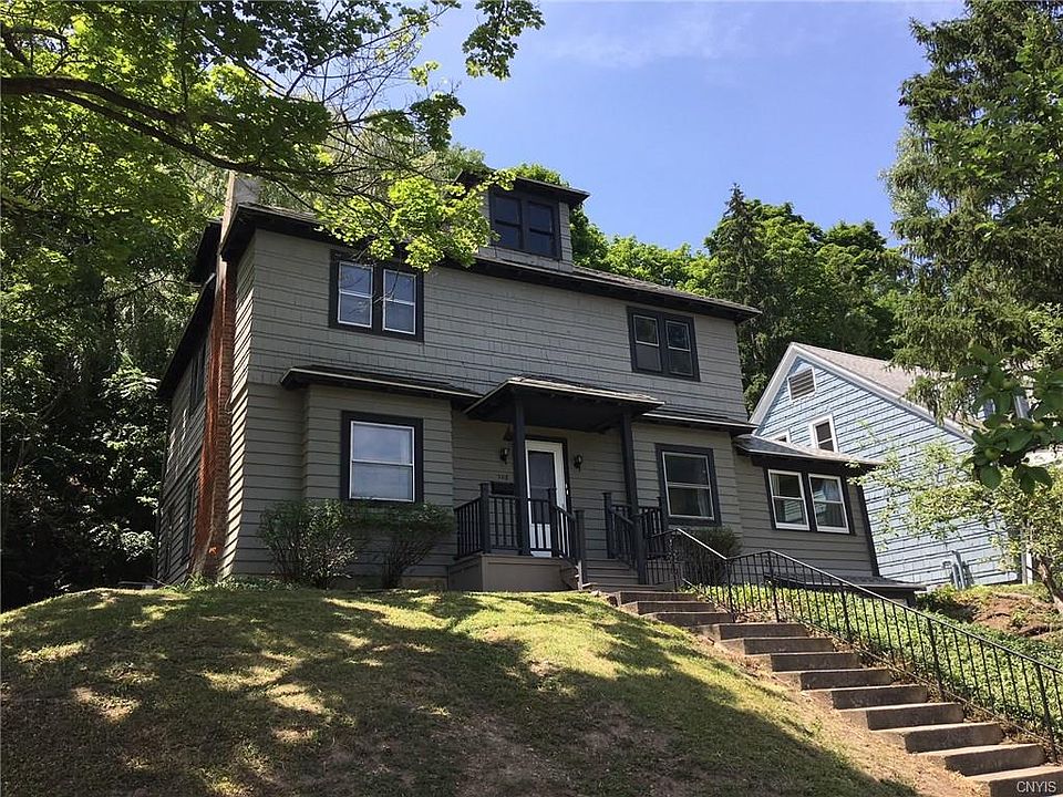 1st image of 208 Crawford Ave