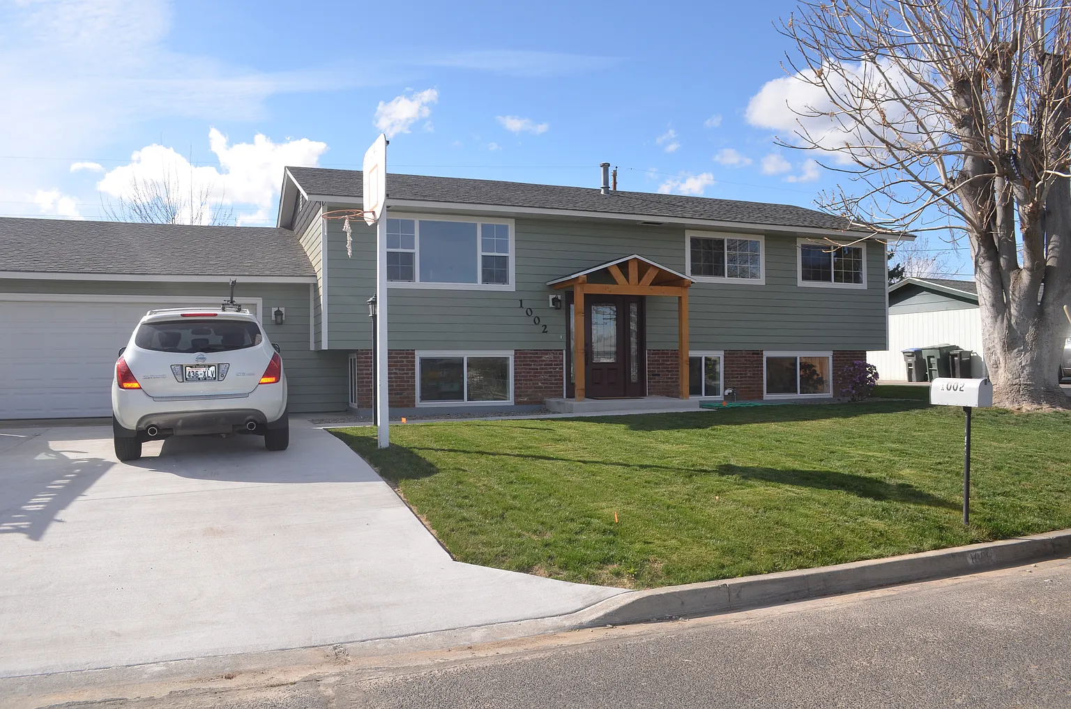 1002 S 50th Ave photo 1