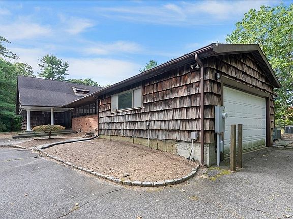 2nd image of 19 Faulkner Ln