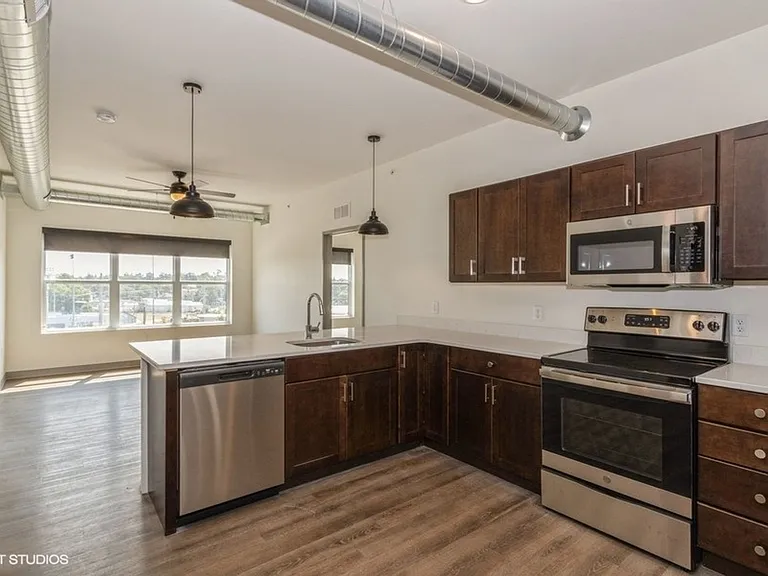 The Leo at the Hub Apartments — Photo 5