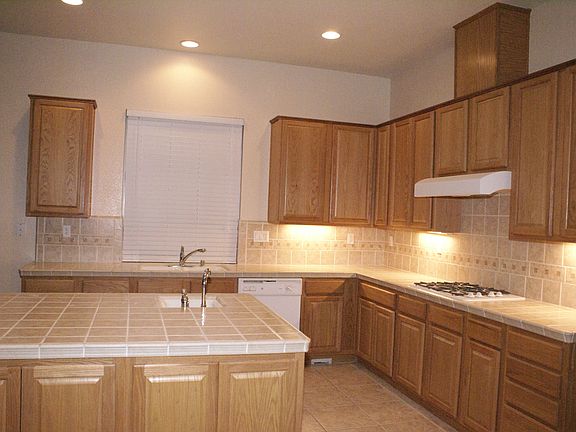 3rd image of 2934 Southcreek Dr