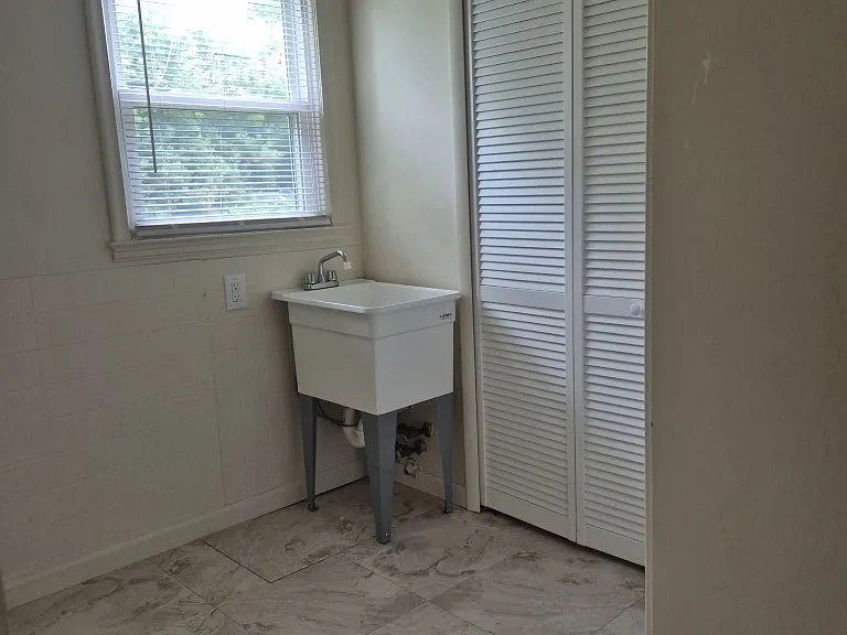 210 W Yale Ave — Photo 15