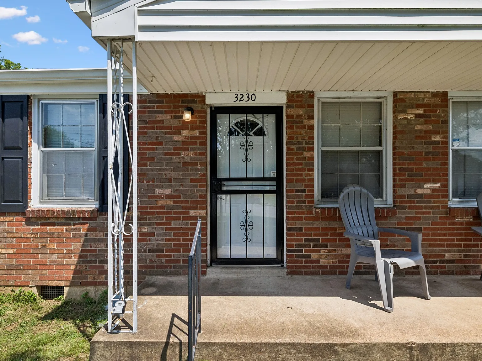 3 bed, 1.0 bath, 1000 sqft, $2,100 — Photo 3