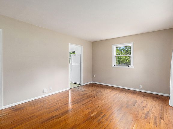 4th image of 229 Alton Ave