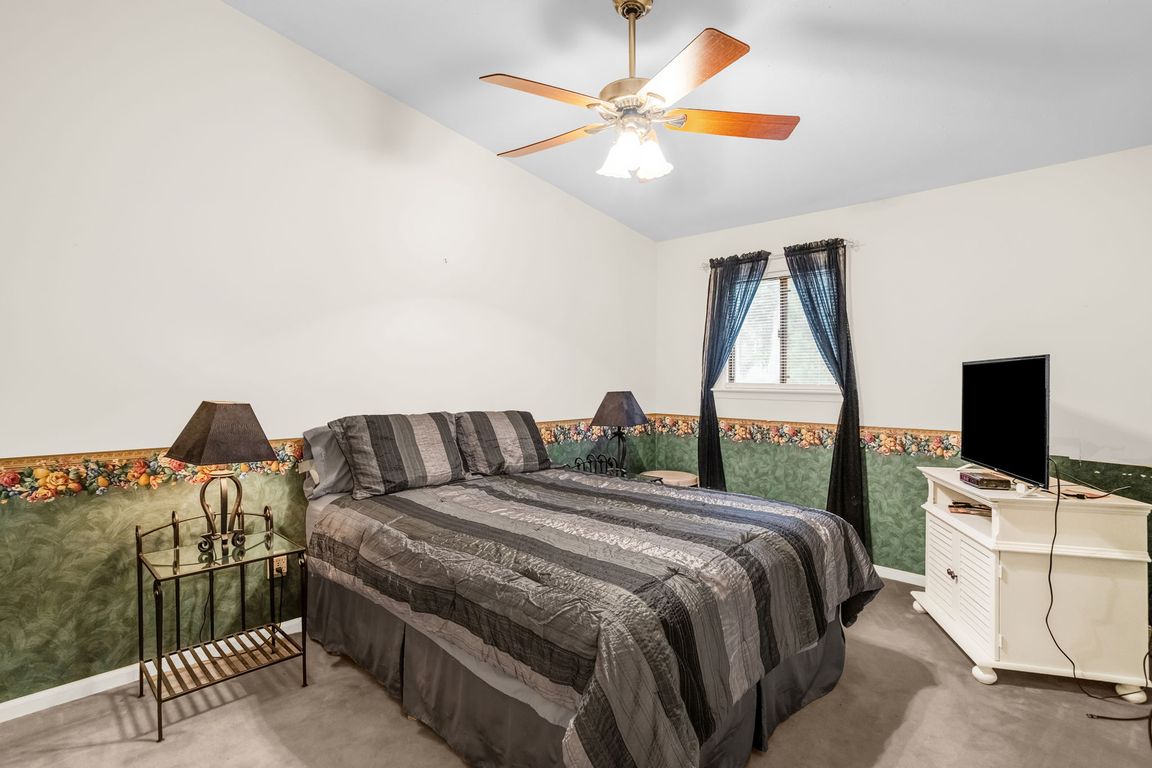 20-web-or-mls-230 Nortpoint Ave-20