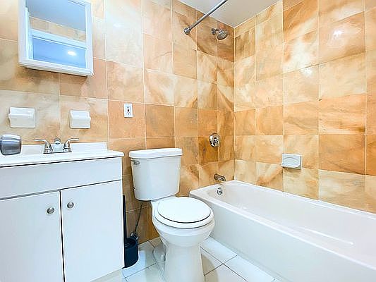 5th image of 442 E 9th St #2