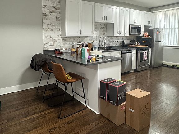 2nd image of 1235 W Granville Ave #3W